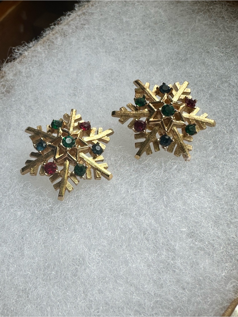 Vintage Crown Trifari Gold Tone Snowflake Clip On Earrings
